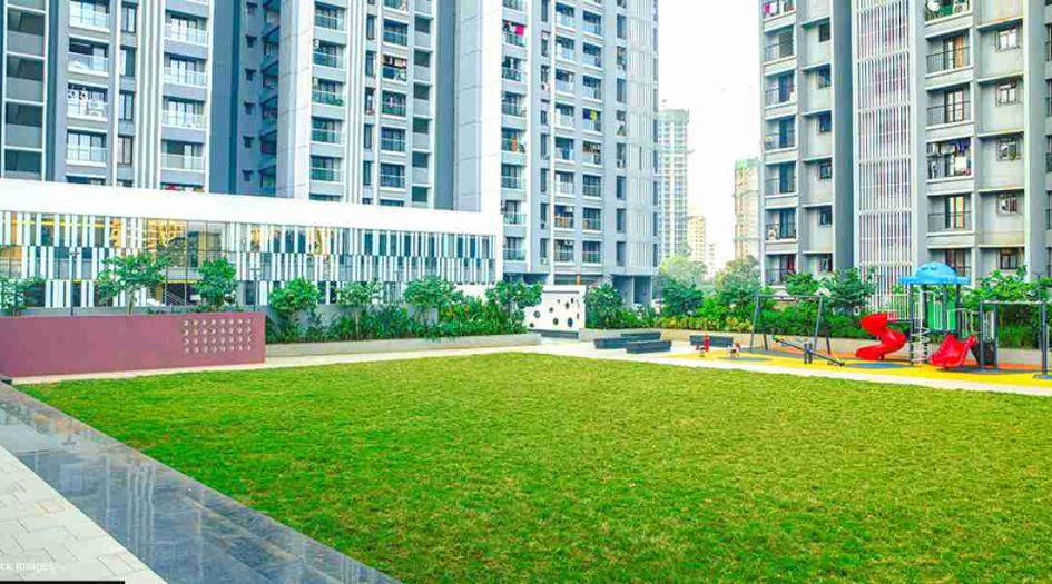 Dosti-Eden-Amenities-Multipurpose-Lawn